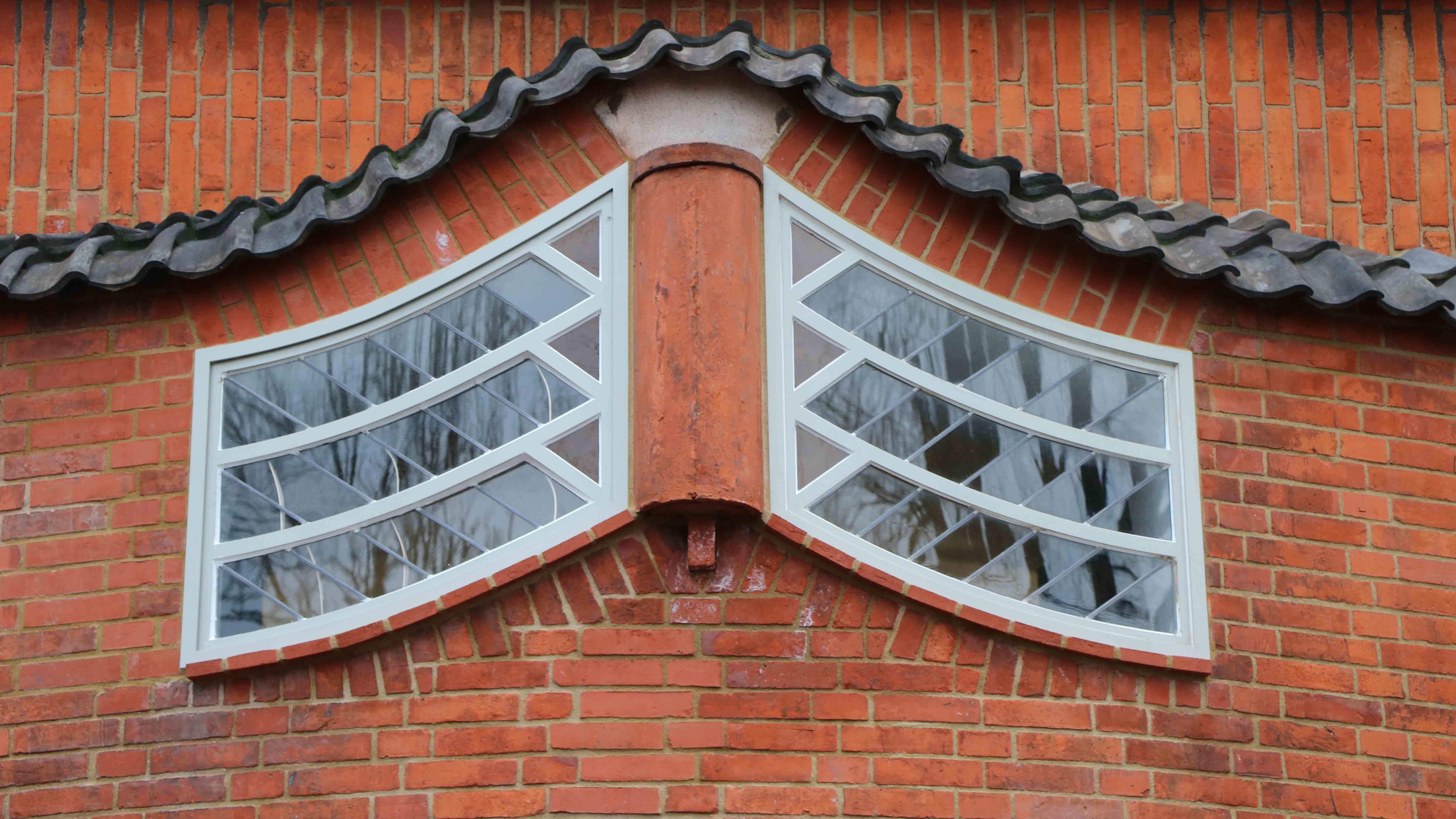 Steel windows with unusual shape